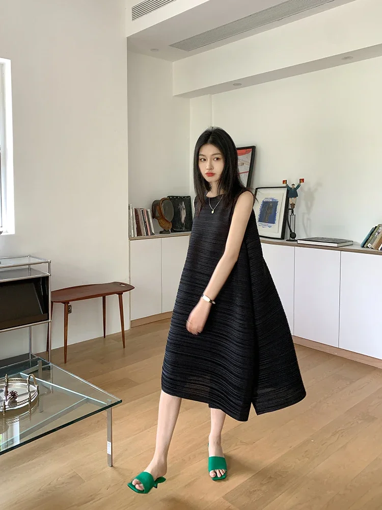 SXZ Miyake Pleated Women's Dresses Loose Plus Size High Quality Sense of Elegance Sleeveless Mid-length Skirt 2025 Spring New