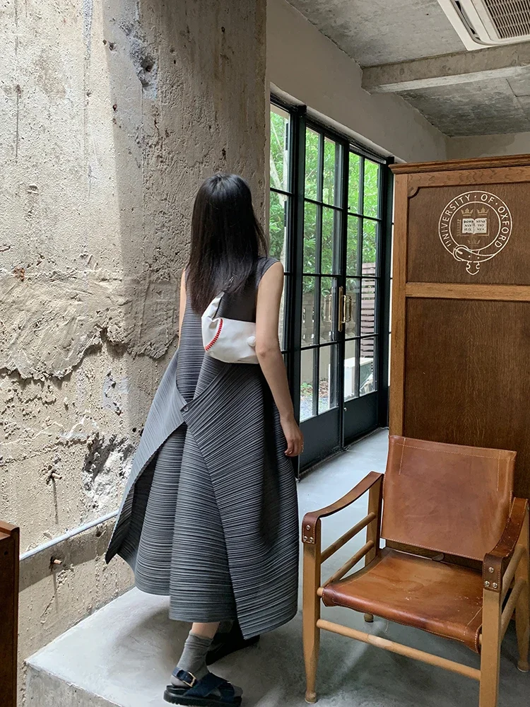 SXZ Miyake Pleated Women's Dresses Loose Plus Size High Quality Sense of Elegance Sleeveless Mid-length Skirt 2025 Spring New