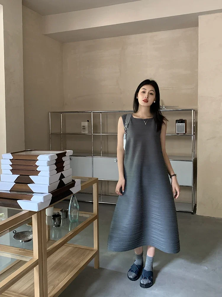 SXZ Miyake Pleated Women's Dresses Loose Plus Size High Quality Sense of Elegance Sleeveless Mid-length Skirt 2025 Spring New