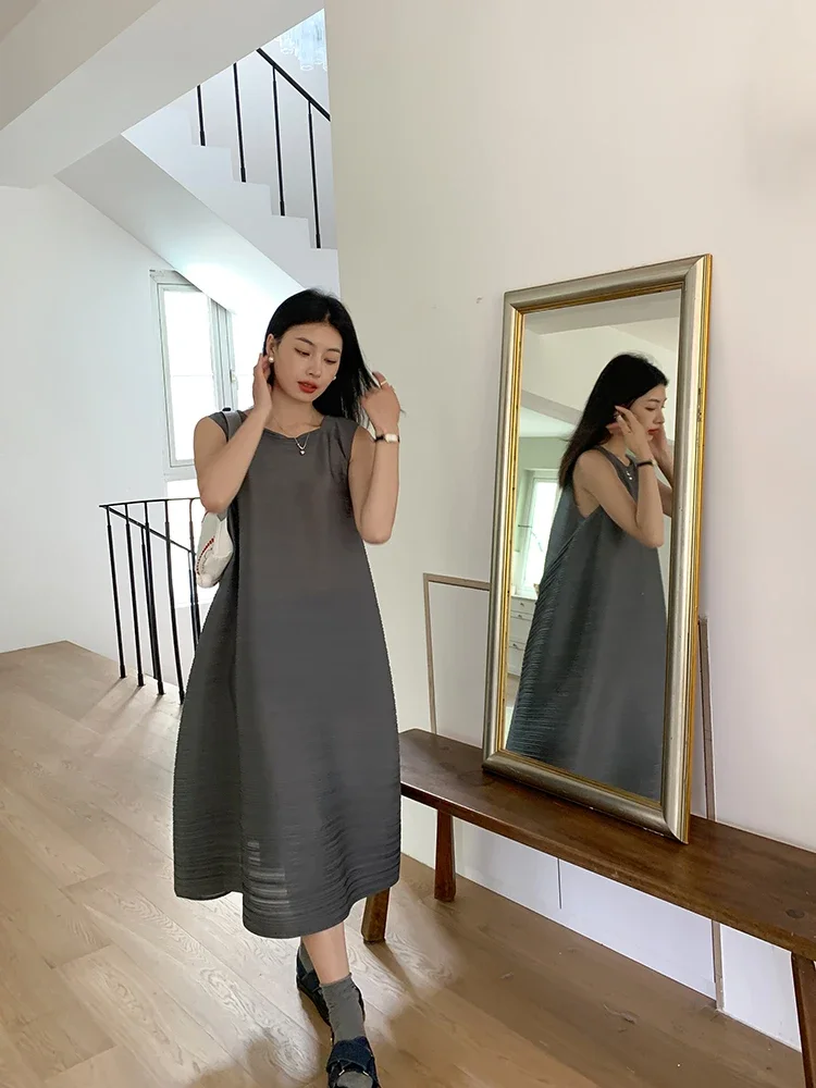 SXZ Miyake Pleated Women's Dresses Loose Plus Size High Quality Sense of Elegance Sleeveless Mid-length Skirt 2025 Spring New