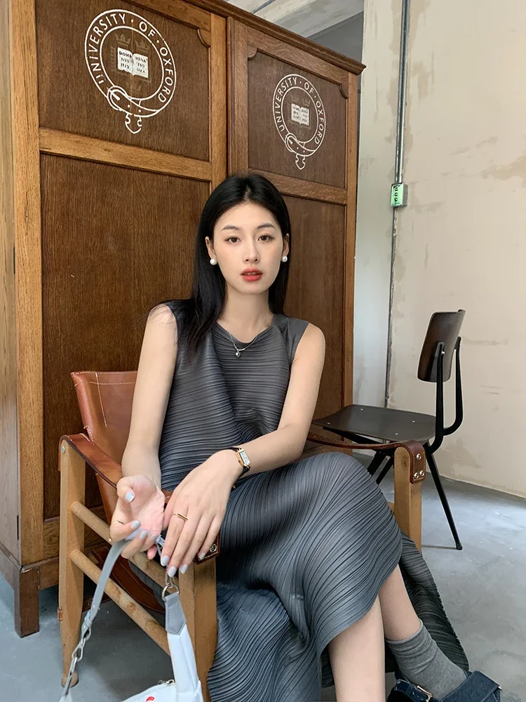 SXZ Miyake Pleated Women's Dresses Loose Plus Size High Quality Sense of Elegance Sleeveless Mid-length Skirt 2025 Spring New