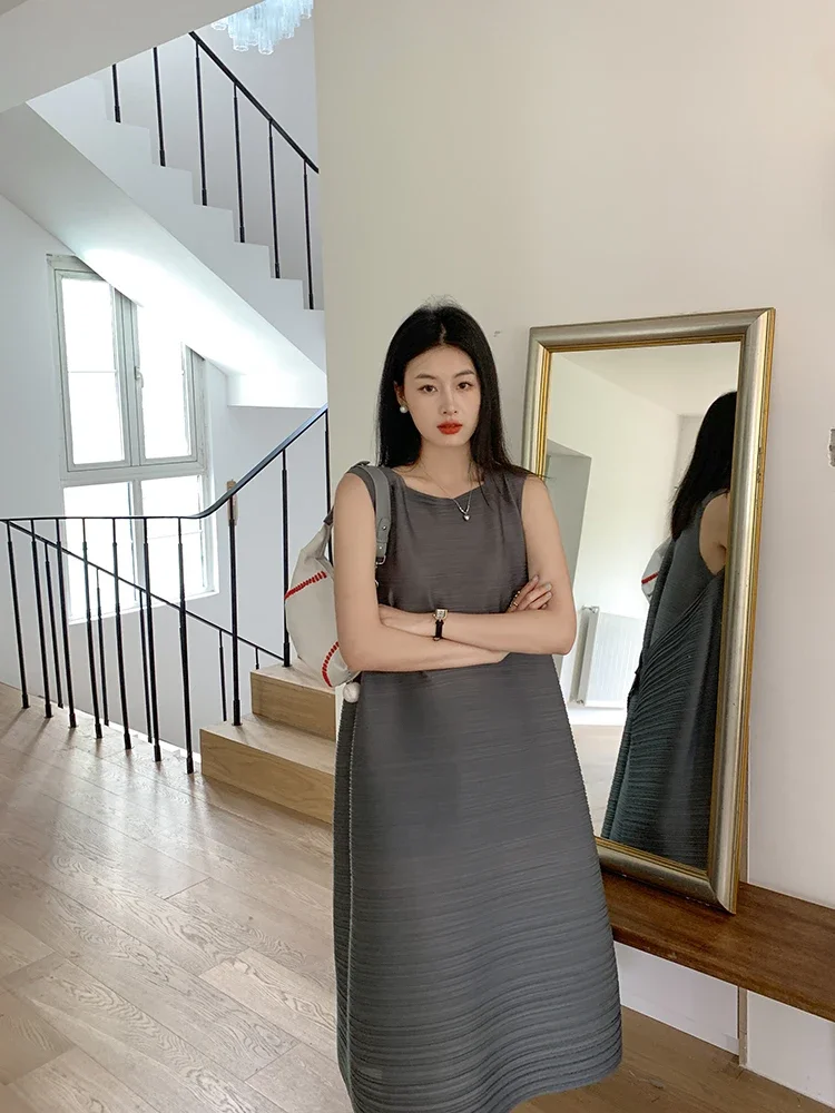 SXZ Miyake Pleated Women's Dresses Loose Plus Size High Quality Sense of Elegance Sleeveless Mid-length Skirt 2025 Spring New