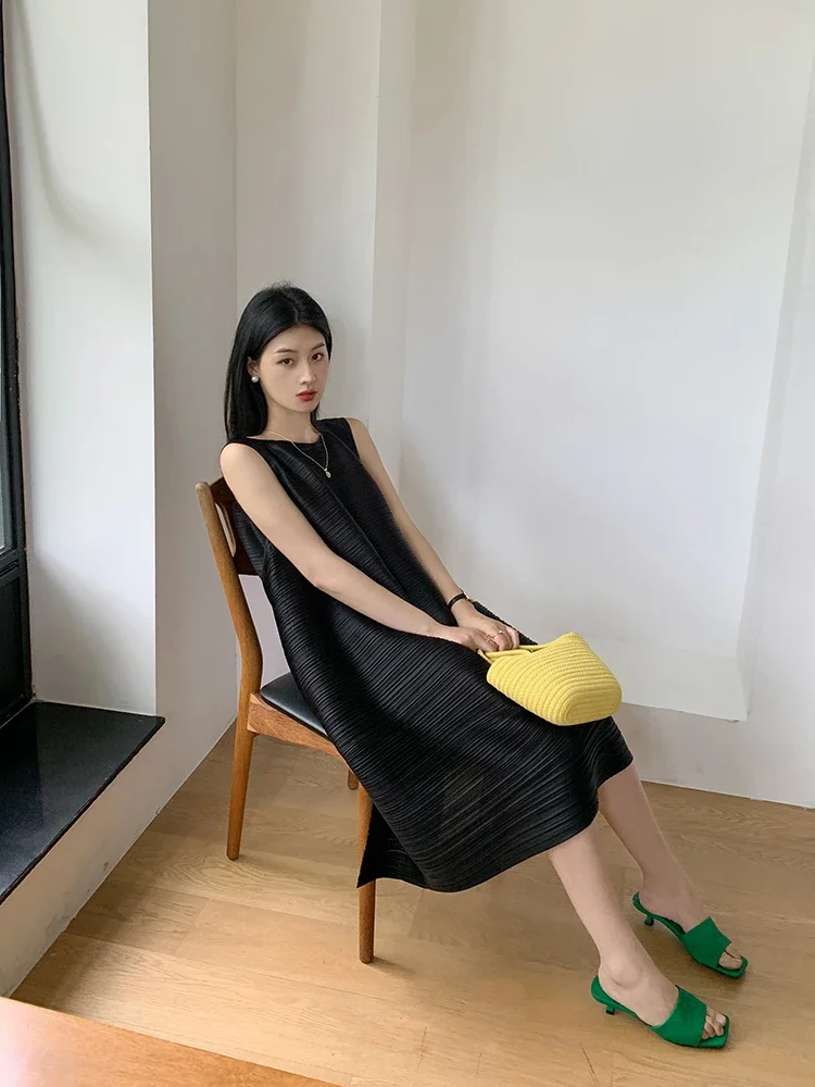 SXZ Miyake Pleated Women's Dresses Loose Plus Size High Quality Sense of Elegance Sleeveless Mid-length Skirt 2025 Spring New