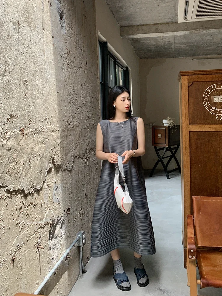 SXZ Miyake Pleated Women's Dresses Loose Plus Size High Quality Sense of Elegance Sleeveless Mid-length Skirt 2025 Spring New