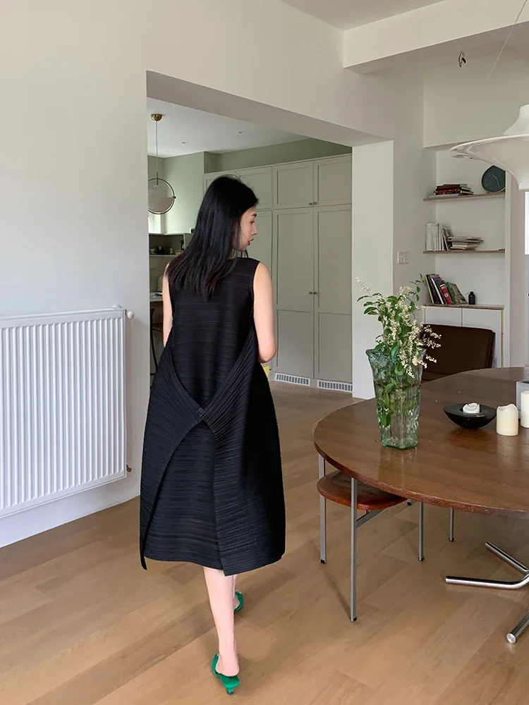 SXZ Miyake Pleated Women's Dresses Loose Plus Size High Quality Sense of Elegance Sleeveless Mid-length Skirt 2025 Spring New