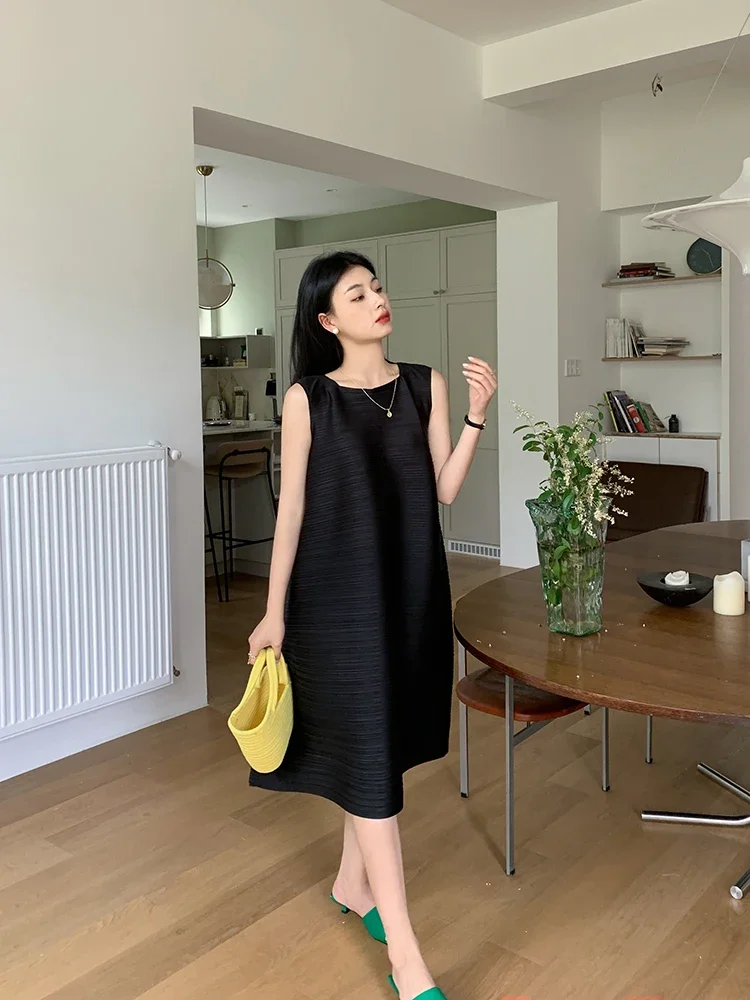 SXZ Miyake Pleated Women's Dresses Loose Plus Size High Quality Sense of Elegance Sleeveless Mid-length Skirt 2025 Spring New