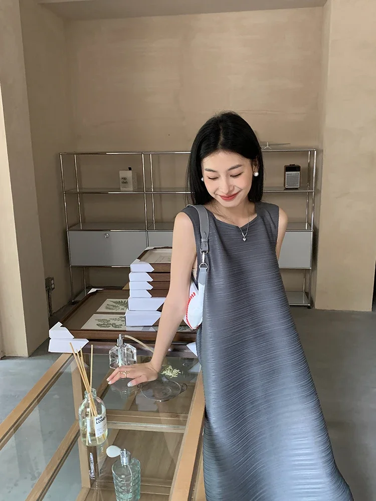 SXZ Miyake Pleated Women's Dresses Loose Plus Size High Quality Sense of Elegance Sleeveless Mid-length Skirt 2025 Spring New
