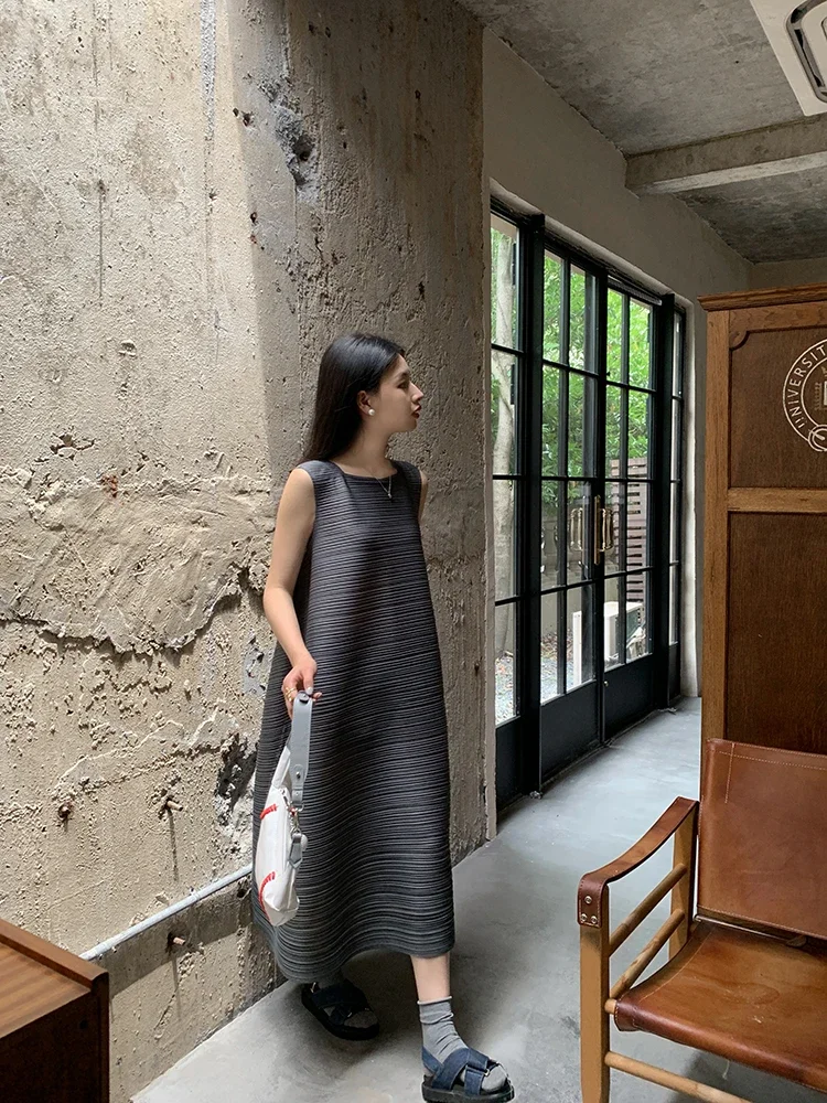 SXZ Miyake Pleated Women's Dresses Loose Plus Size High Quality Sense of Elegance Sleeveless Mid-length Skirt 2025 Spring New