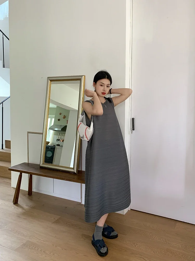 SXZ Miyake Pleated Women's Dresses Loose Plus Size High Quality Sense of Elegance Sleeveless Mid-length Skirt 2025 Spring New