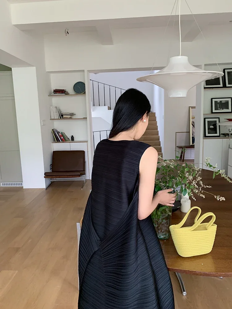 SXZ Miyake Pleated Women's Dresses Loose Plus Size High Quality Sense of Elegance Sleeveless Mid-length Skirt 2025 Spring New
