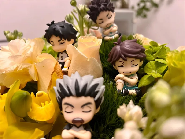 Japan Haikyu!! Shoulder Lean Fig Series 2 Blind Box ToyOikawa Tooru Keiji Akaashi Oikawa Tooru Action Figures Decoration Gifts