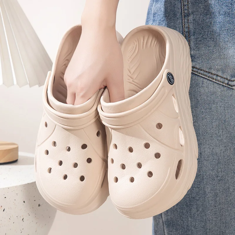 Women's Fashion Platform Sandals Summer 2025 Thick Sole Soft Eva Clogs Garden Shoes for Women Hollow Out Non Slip Beach Sandals