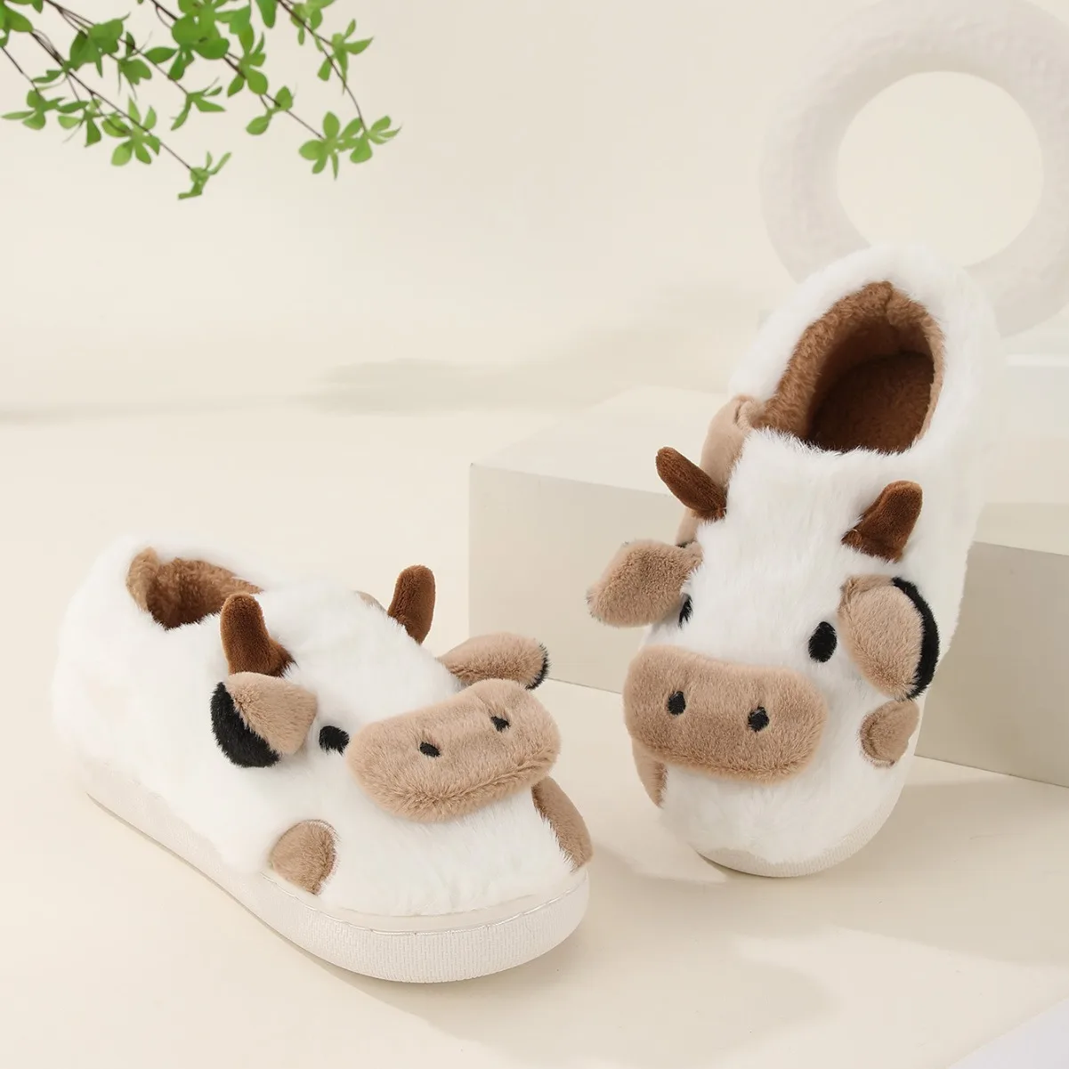 Winter Home Slippers for Couples Warm Plush Neutral Cartoon Cow Indoor Anti Slip Comfortable Cotton Slippers for Men and Women