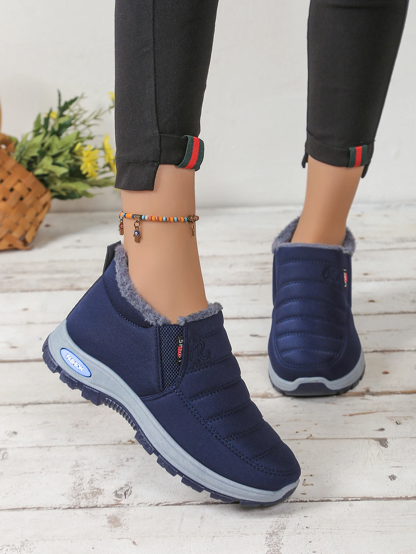 Women's Shoes, Winter Cotton Shoes with Fleece and Thickened Mid-Top, Warm and Casual Snow Boots