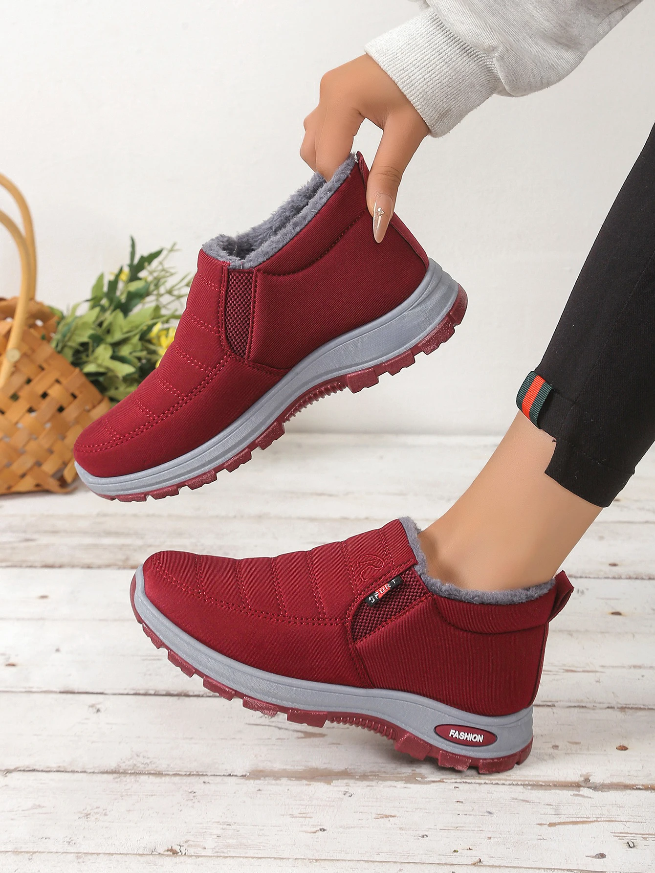 Women's Shoes, Winter Cotton Shoes with Fleece and Thickened Mid-Top, Warm and Casual Snow Boots