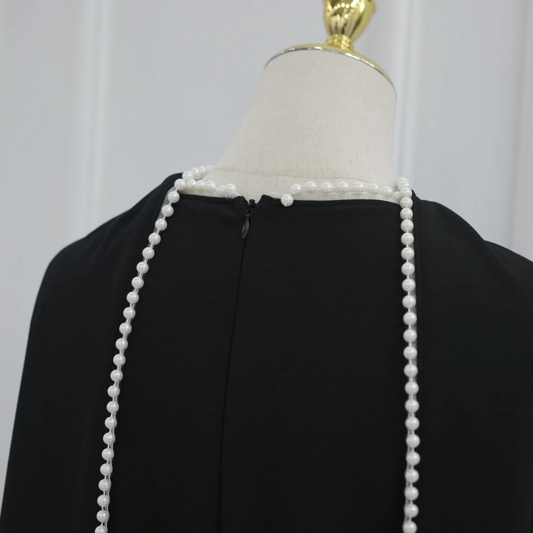 White Pearl Trim Cape Maxi Dress Women Elegant Long Sleeve Cinching Waist Muslim Robes 2026 Spring EID Abaya Lady Dresses