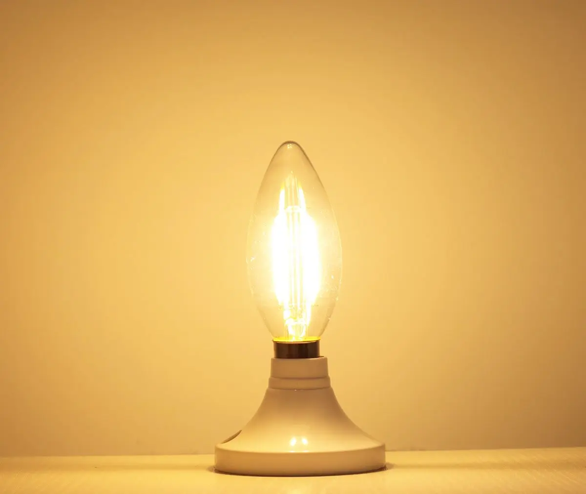 C35 4W E12 E14 Candelabra LED Light Bulbs 40 Watt Equivalent Dimmable 2700K Warm White Chandelier Ceiling Fan Candle Light Bulb