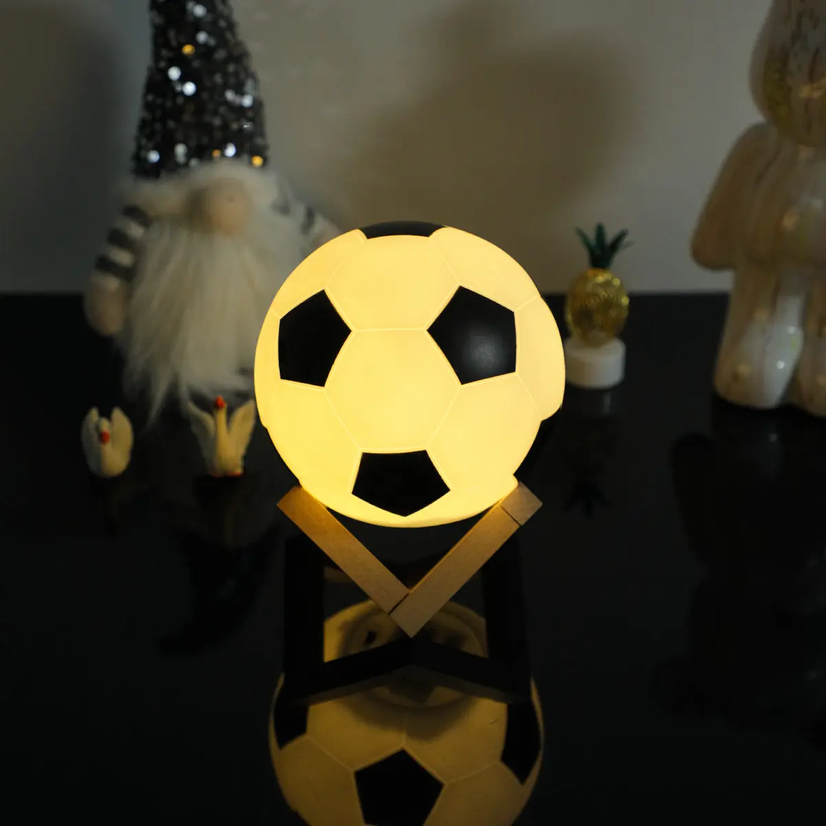 1pc 14cm/5.5in 3D Football Night Light Bedroom Desktop Decoration Soccer Lamp Battery Powered Perfect Gift For Teenagers Decor