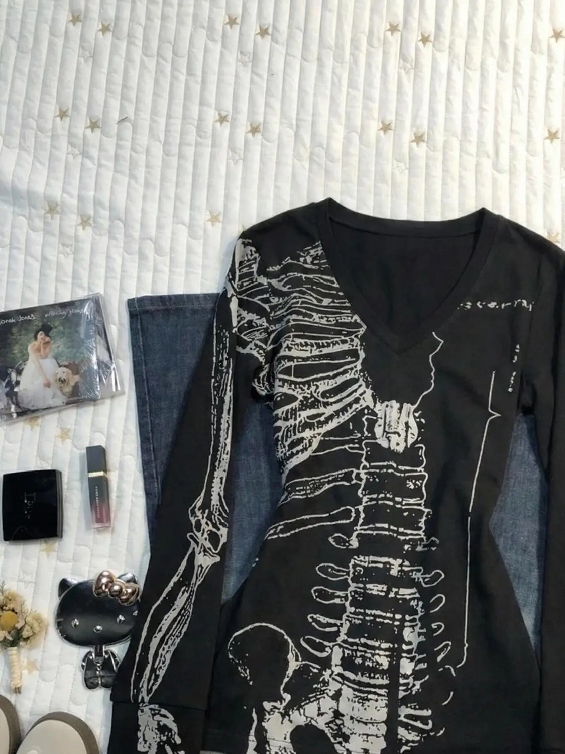 Spring American Retro Skull Printed Long Sleeve Tshirts Women V Neck Slim Fit Waist Base Tops Punk Dark Y2k Gothic Fashion Tees