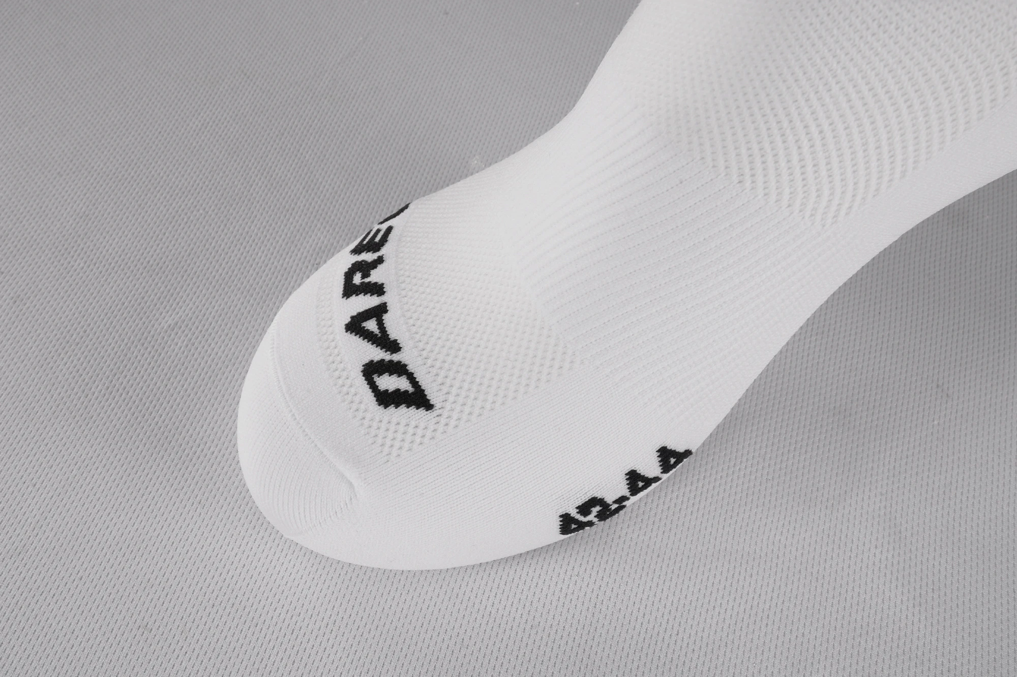 DAREVIE Cycling Socks Aero 2.0 Reduced Wind Resistance Men's Socks High Performance Moisture Wicking Anti Slip Men Cycling Socks