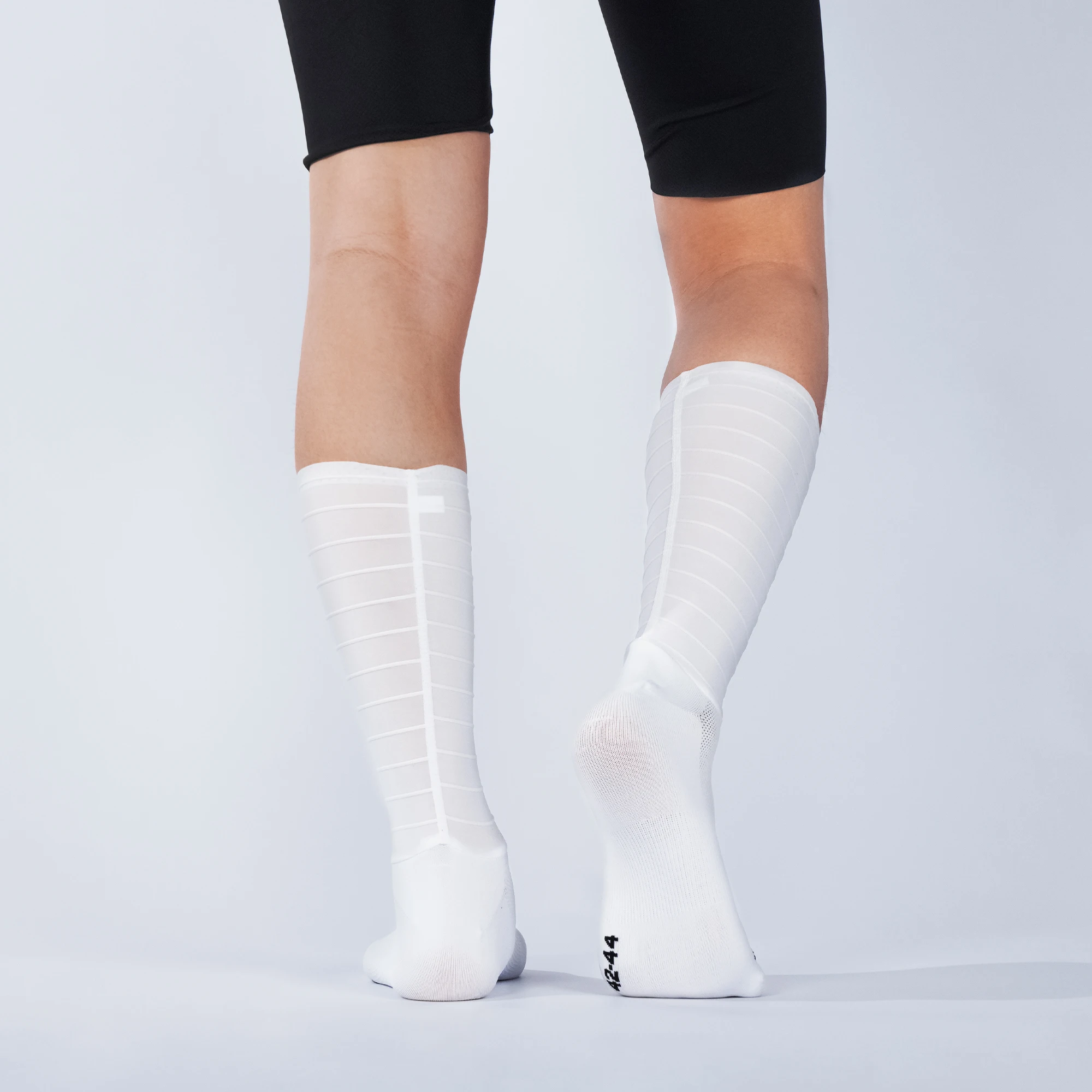 DAREVIE Cycling Socks Aero 2.0 Reduced Wind Resistance Men's Socks High Performance Moisture Wicking Anti Slip Men Cycling Socks