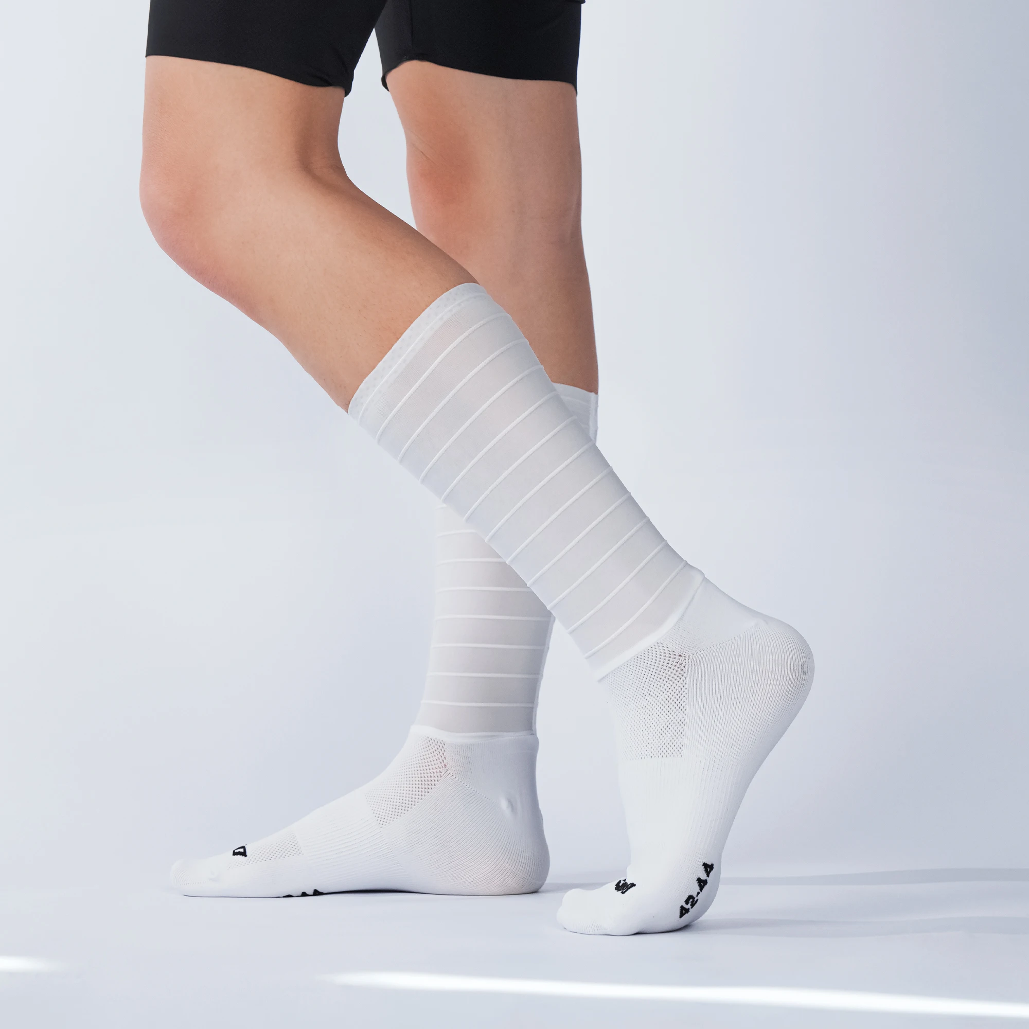 DAREVIE Cycling Socks Aero 2.0 Reduced Wind Resistance Men's Socks High Performance Moisture Wicking Anti Slip Men Cycling Socks