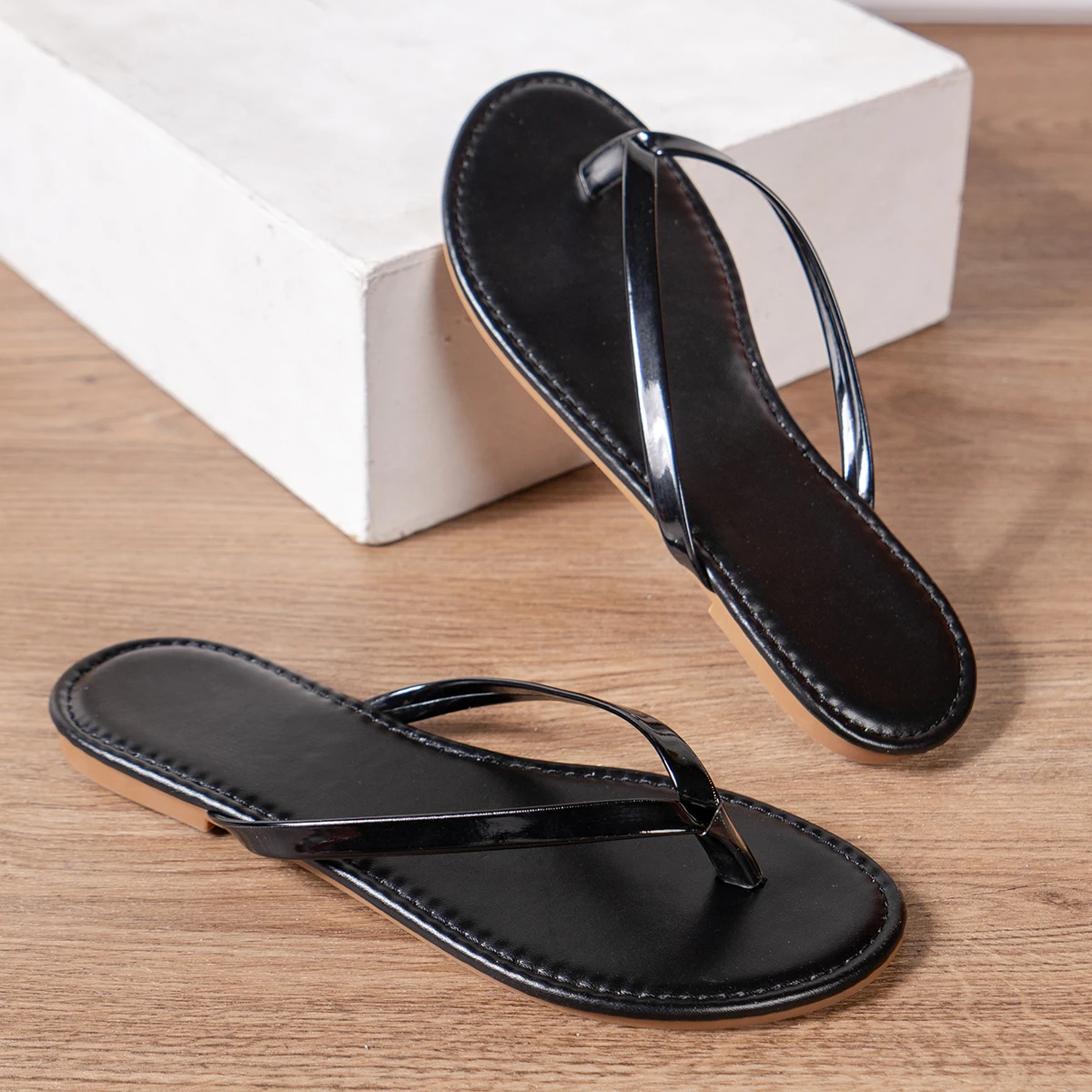 Summer Fashion Sexy Walking Flat Slippers Roman Herringbone Daily Travel Solid Color Round Head Lightweight Women's Single Shoes