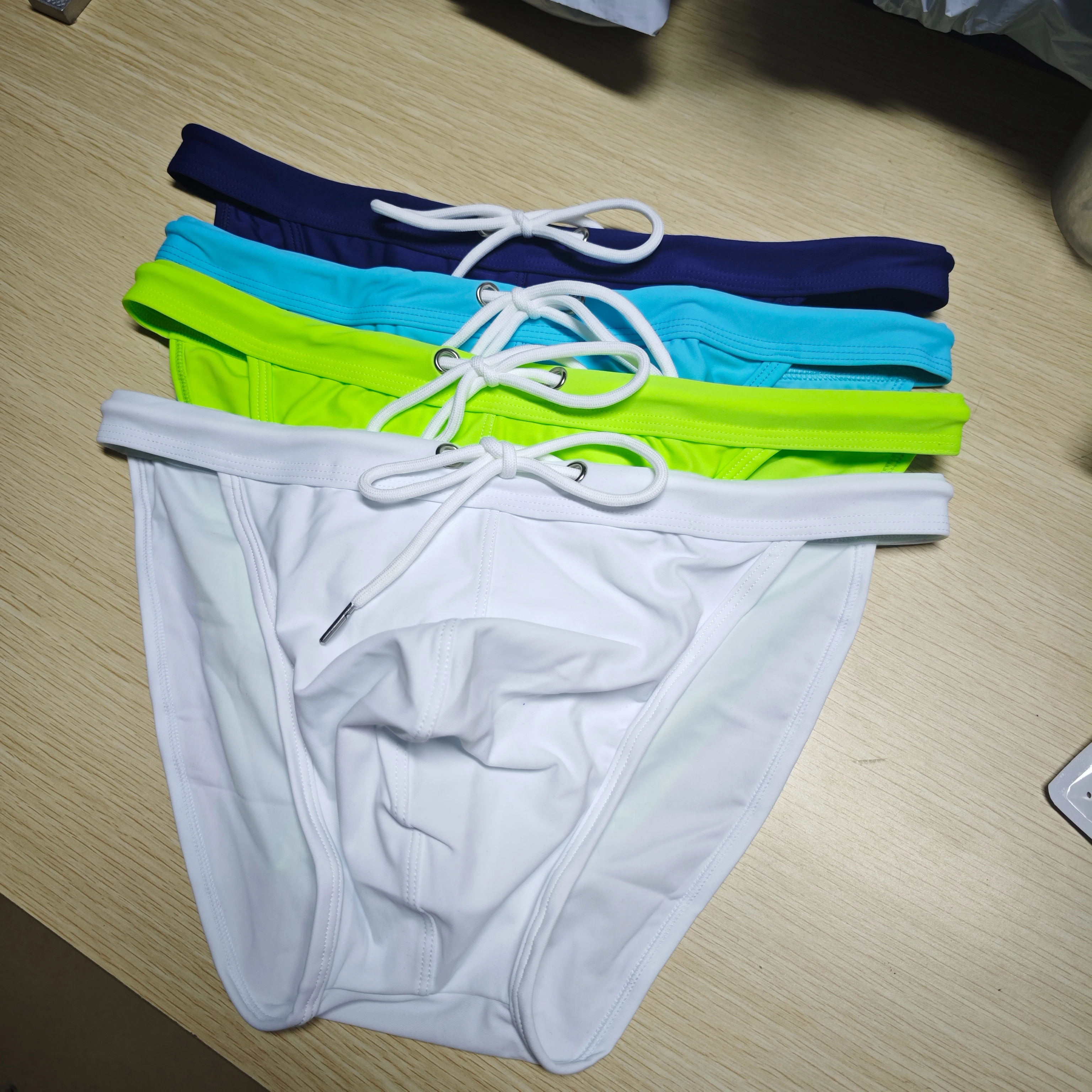 2026 New's slender waist men's swimming trunks foreign trade triangle swimsuit European and American new fashion D101