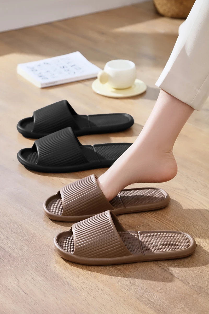 Bathroom House Slippers Leaking Quick-Drying Shower Slipper Light Weight Waterleaky Beach Flip Flops Women Swimming Slides