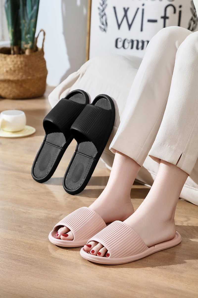 Bathroom House Slippers Leaking Quick-Drying Shower Slipper Light Weight Waterleaky Beach Flip Flops Women Swimming Slides