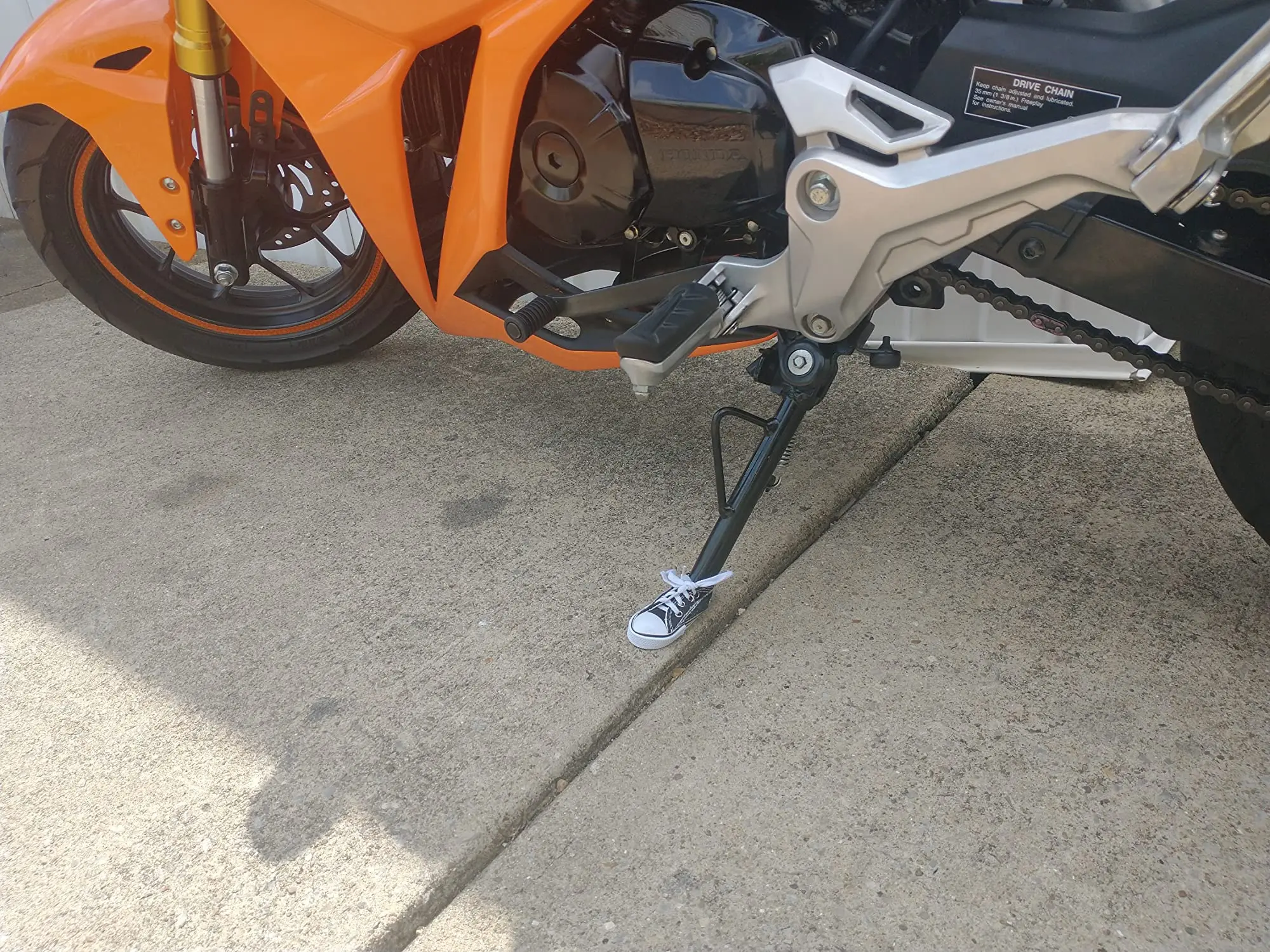 1pc Funny Motorcycle Bicycle Shoe Shape Foot Support Side Tripod Cover Motor Electric Vehicle Bike Kickstand Mini Canvas Shoes
