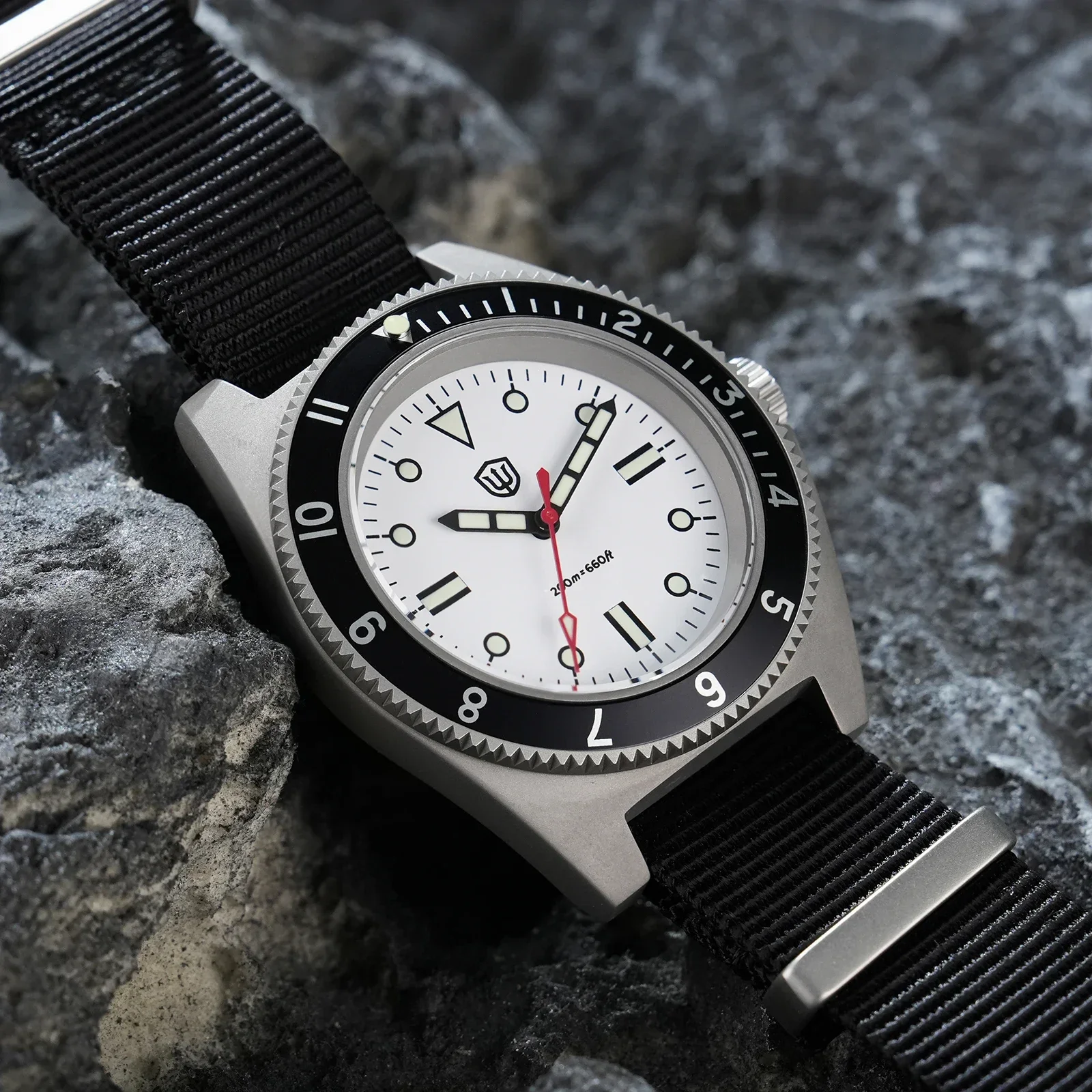 Watchdives WD1972 Quartz Watch VH31 Sweep Seconds Movement Sapphire Crystal BGW9 Luminous 20Bar Waterproof Vintage Men Watches
