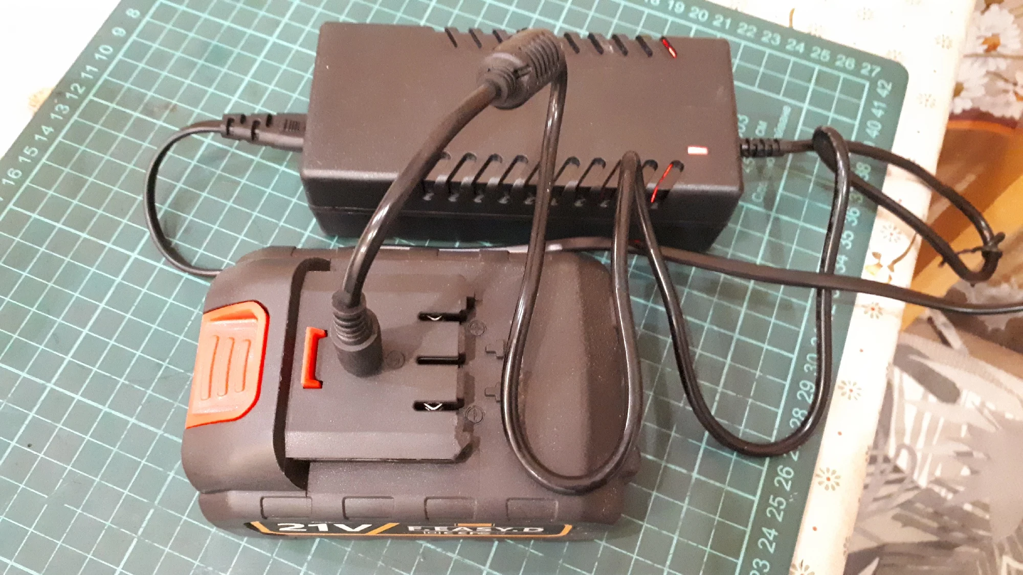 21V 1.5A 2A 3A 4A 5A 10A Intelligence Lithium Li-ion Battery Charger for 5S 18V Lithium Polymer Battery Pack DC 5.5*2.5MM 2.1MM