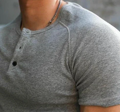 Men's Summer Short Sleeve Henley Neck T-shirt Solid Color Male Tops Slim Fit Button Neck High Quality Cozy Tshirt Streetwear