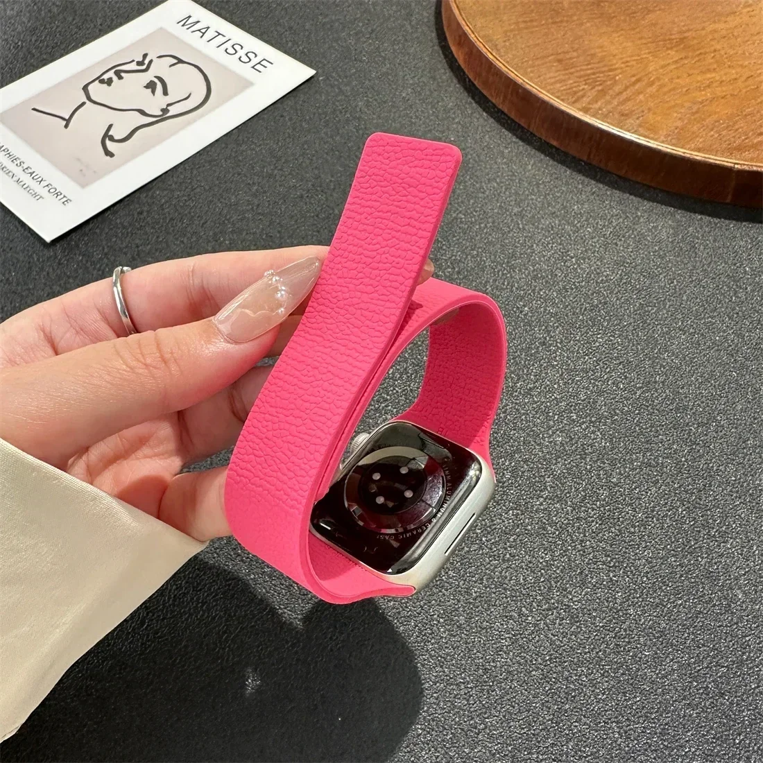 New silicone magnetic strap for Apple Watch ultra2 49mm 45mm 42 40mm 46mm 38/41mm sport bracelet series 10 9-8-7-6-5-4-3-SE band
