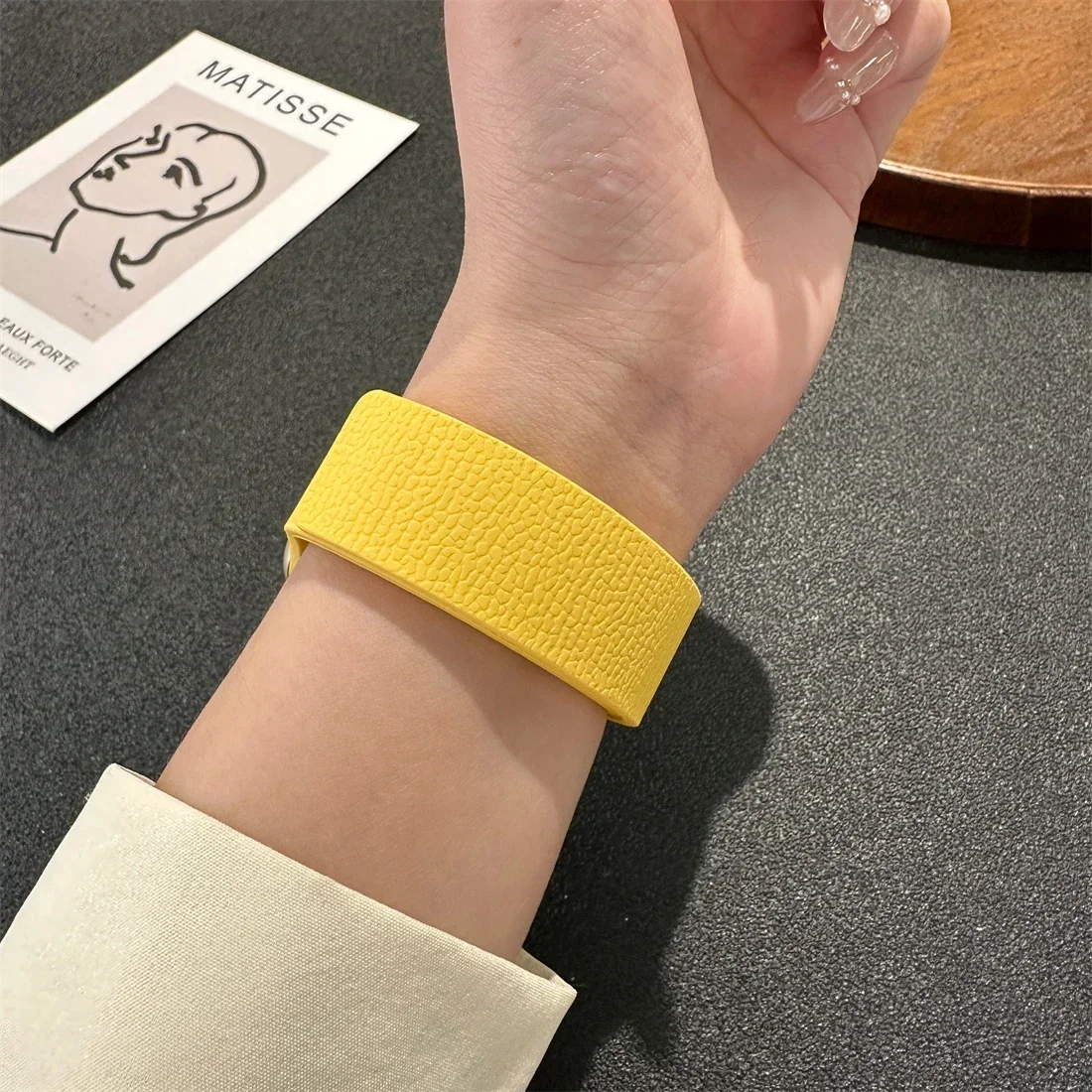 New silicone magnetic strap for Apple Watch ultra2 49mm 45mm 42 40mm 46mm 38/41mm sport bracelet series 10 9-8-7-6-5-4-3-SE band