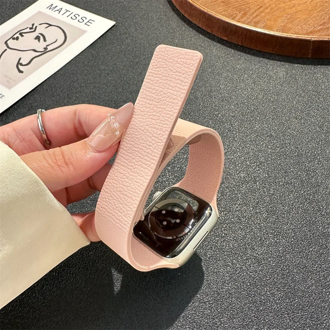 New silicone magnetic strap for Apple Watch ultra2 49mm 45mm 42 40mm 46mm 38/41mm sport bracelet series 10 9-8-7-6-5-4-3-SE band