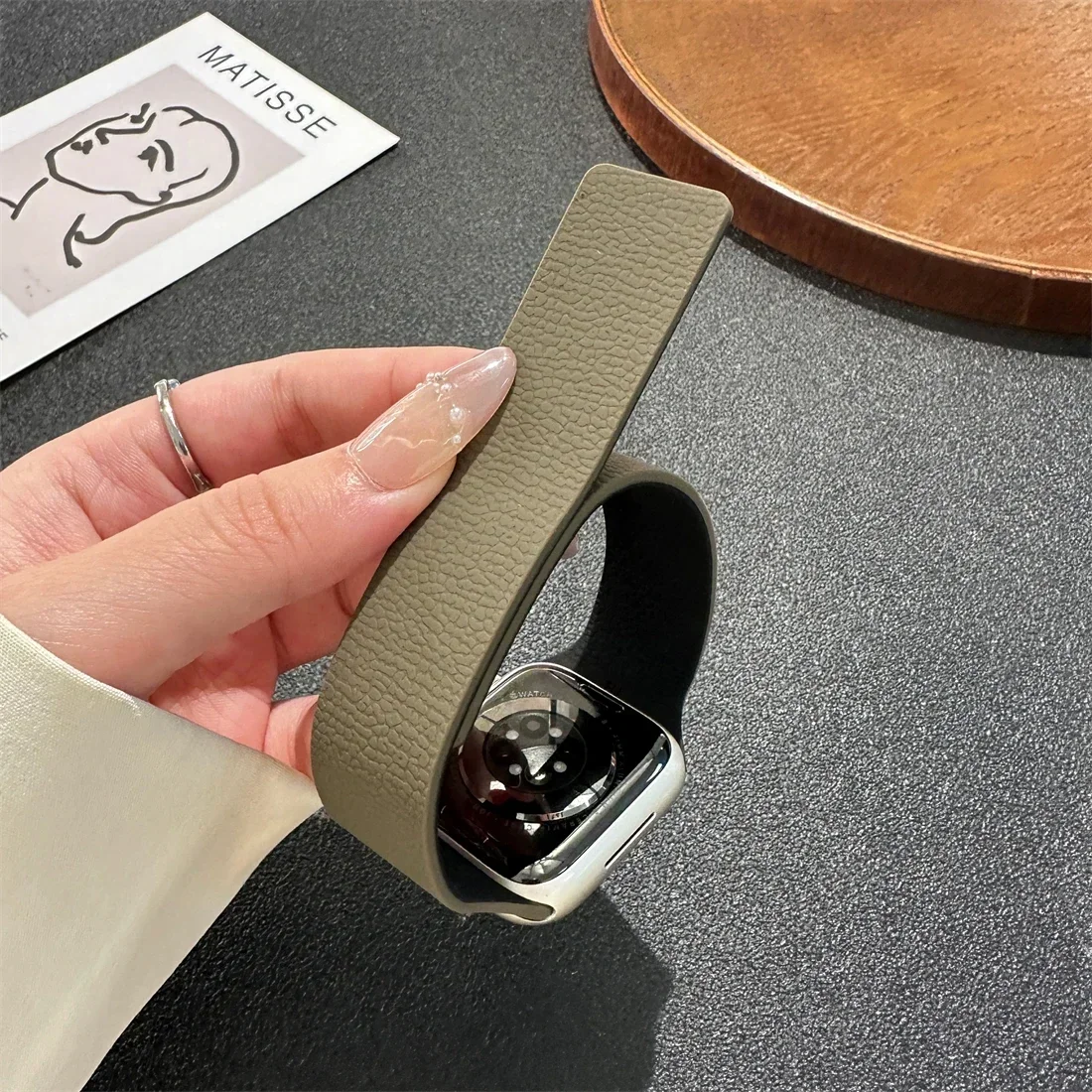 New silicone magnetic strap for Apple Watch ultra2 49mm 45mm 42 40mm 46mm 38/41mm sport bracelet series 10 9-8-7-6-5-4-3-SE band