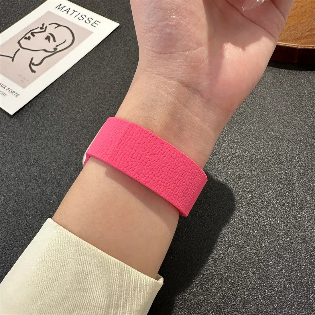 New silicone magnetic strap for Apple Watch ultra2 49mm 45mm 42 40mm 46mm 38/41mm sport bracelet series 10 9-8-7-6-5-4-3-SE band