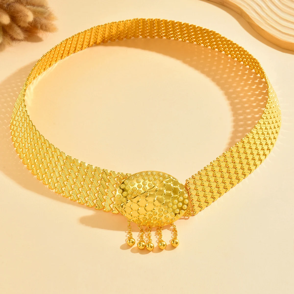 Court-Style Belt With Gold Circular Coin And Human Head Patterned Lace Trim, Hollowed-Out Design For Waistband, An Arab-Style