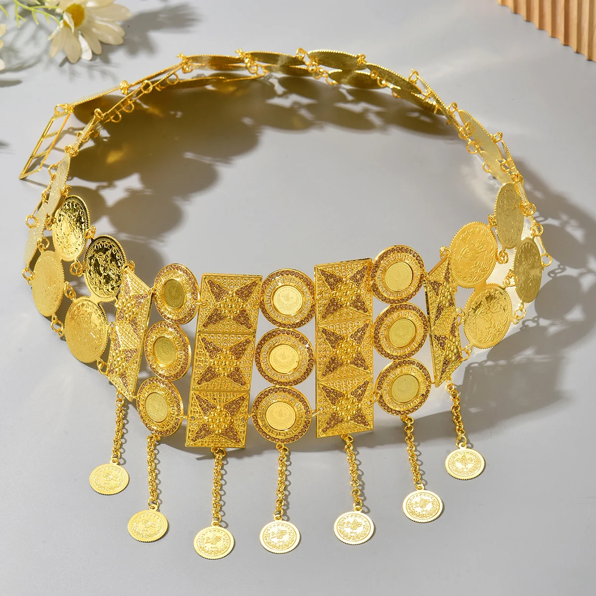 Court-Style Belt With Gold Circular Coin And Human Head Patterned Lace Trim, Hollowed-Out Design For Waistband, An Arab-Style