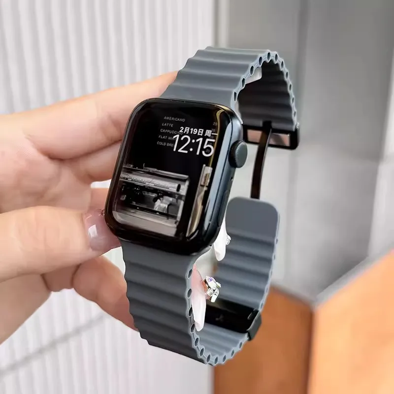 Magnetic Buckle Strap For Apple Watch Band Ultra 2 49mm 45mm 44mm 40mm 41mm 42mm 38mm Silicone Bracelet iWatch Series 7 6 se 8 9