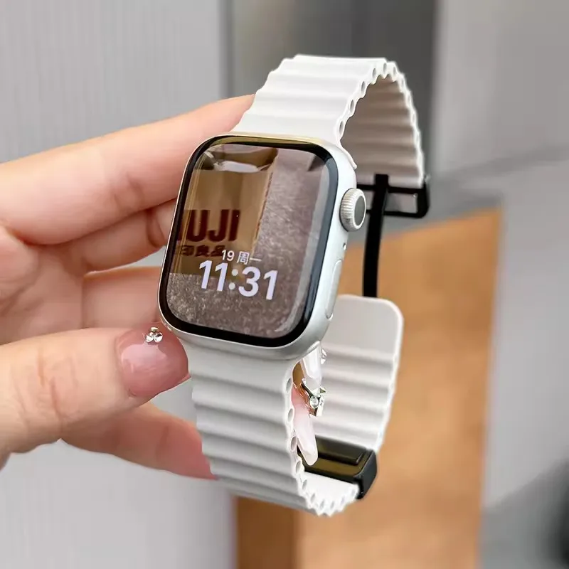 Magnetic Buckle Strap For Apple Watch Band Ultra 2 49mm 45mm 44mm 40mm 41mm 42mm 38mm Silicone Bracelet iWatch Series 7 6 se 8 9