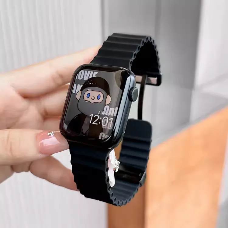 Magnetic Buckle Strap For Apple Watch Band Ultra 2 49mm 45mm 44mm 40mm 41mm 42mm 38mm Silicone Bracelet iWatch Series 7 6 se 8 9