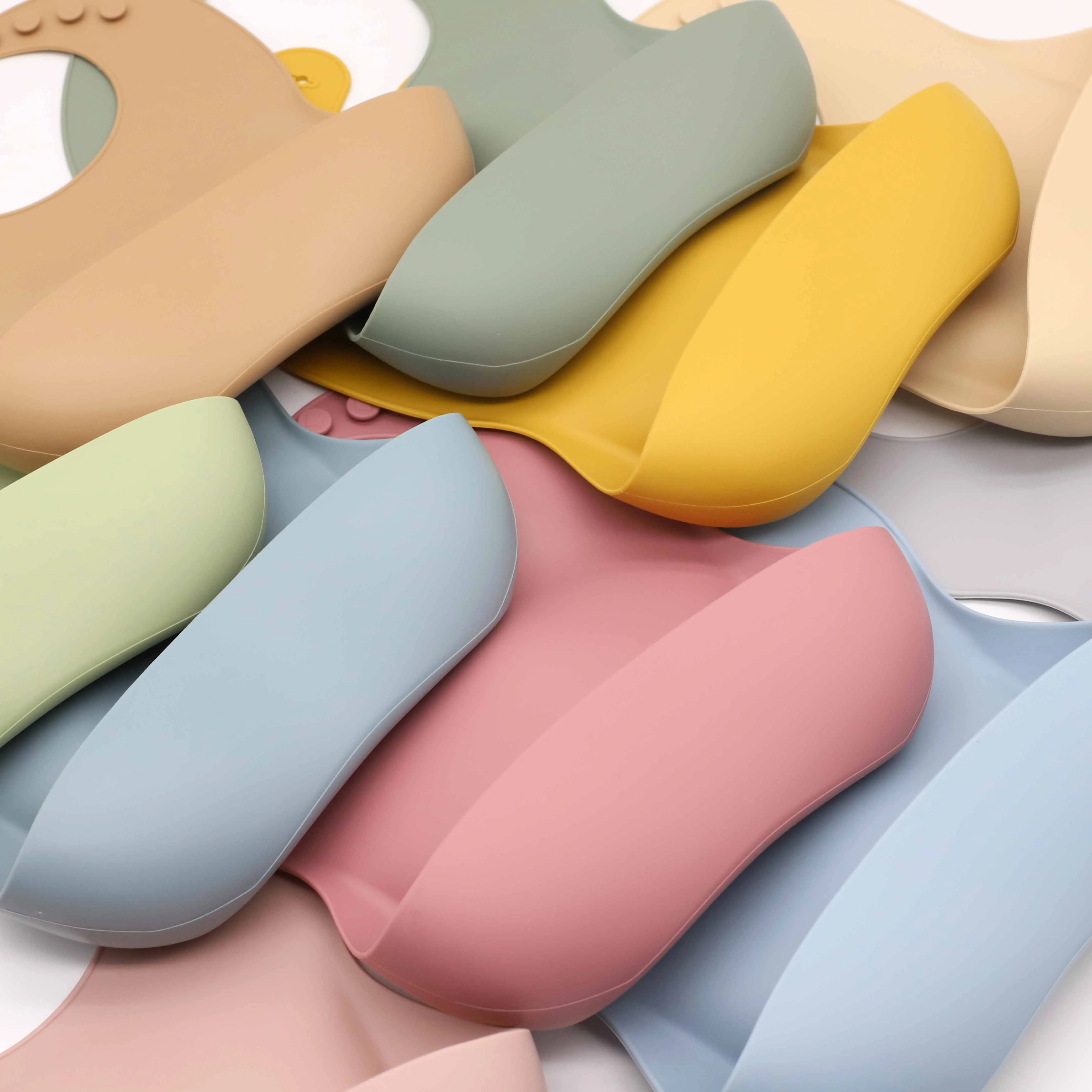 Food Grade Silicone Bib Food Catcher with Three-Dimensional and Multi-Stage Adjustment, Easy to Clean