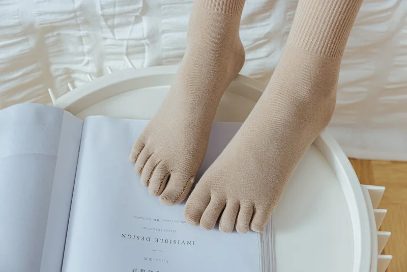 Color five-finger cotton sweat-absorbing breathable sports socks Japanese candy color split-toe women's socks