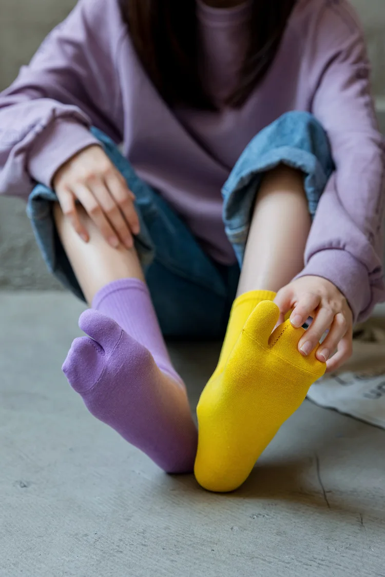 Color five-finger cotton sweat-absorbing breathable sports socks Japanese candy color split-toe women's socks