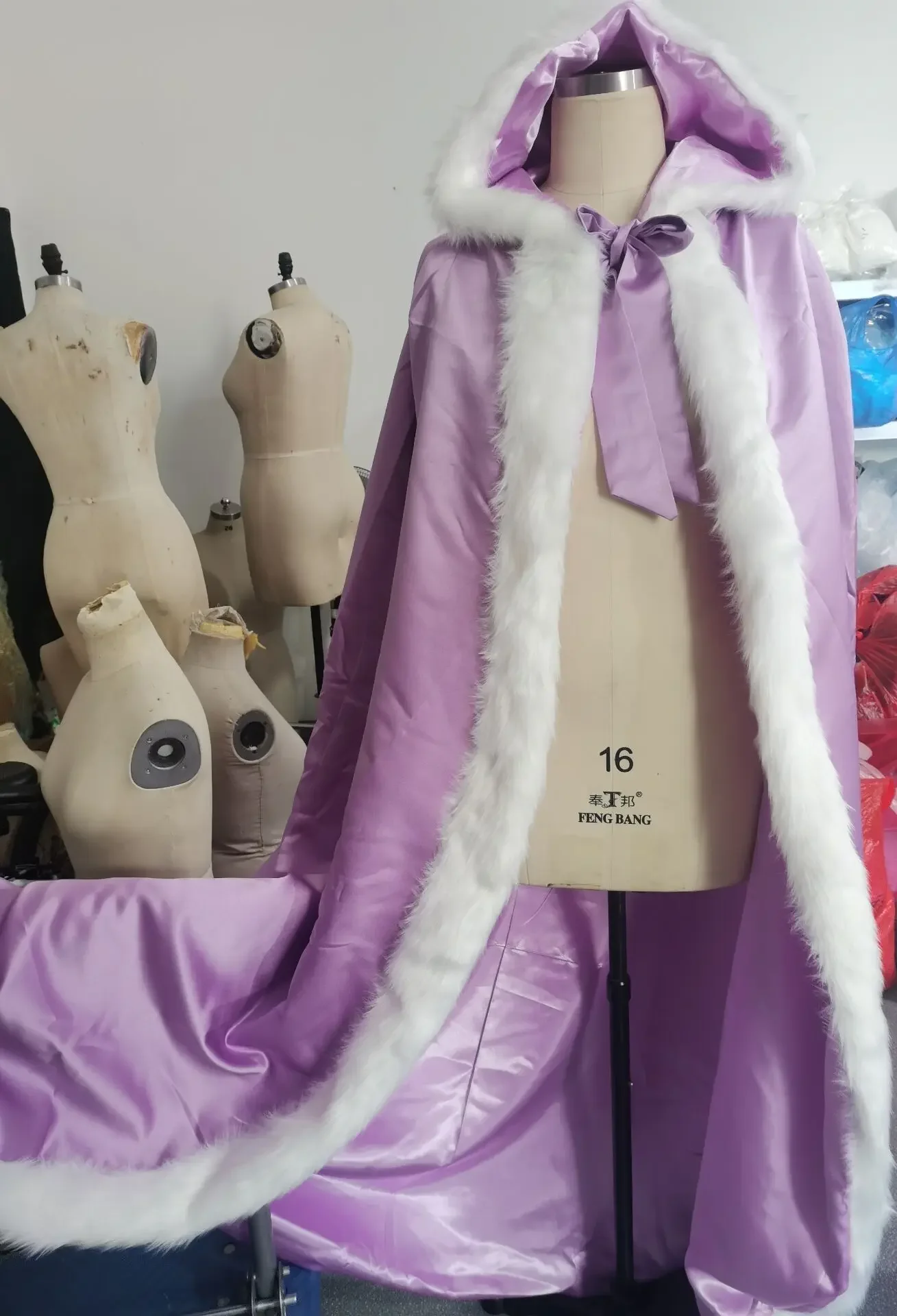 Winter Long Warm Wedding Capes Wedding Cloak Floor Length Bride Shawl Faux Fur Cape Coat Adult Bridal Wrap Customized