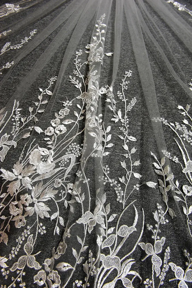 Beautiful Short Lace Wedding Veil with Bling Sequins 1 Meter 1 Layer Bridal Veil with Comb White Ivory Veil Wedding Accessories