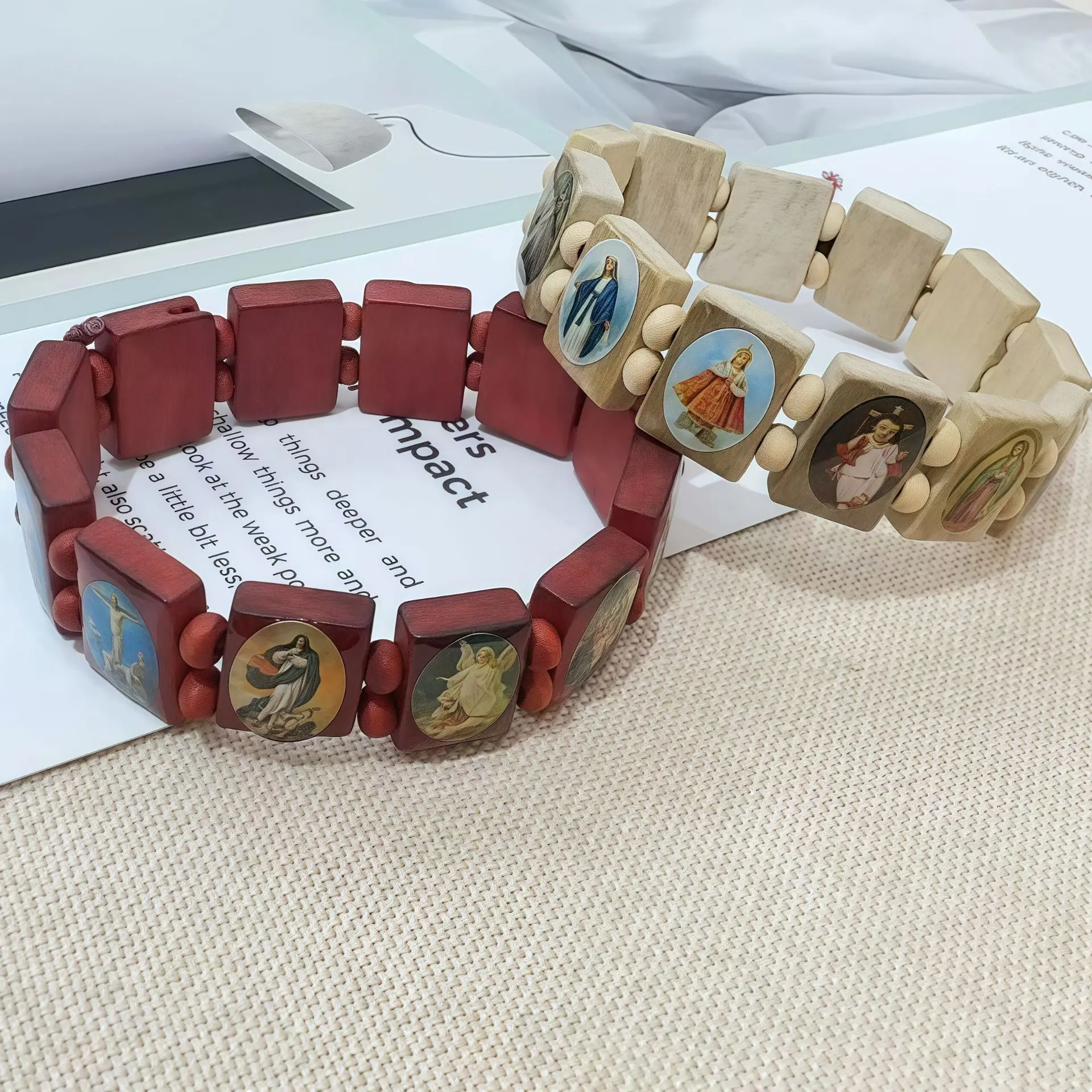 1PCS 3colors Saints Religion rosary Wooden Bracelets Fashion Wooden Jesus Bracelet Wooden Rosary Religious Jewelry For Womengifs